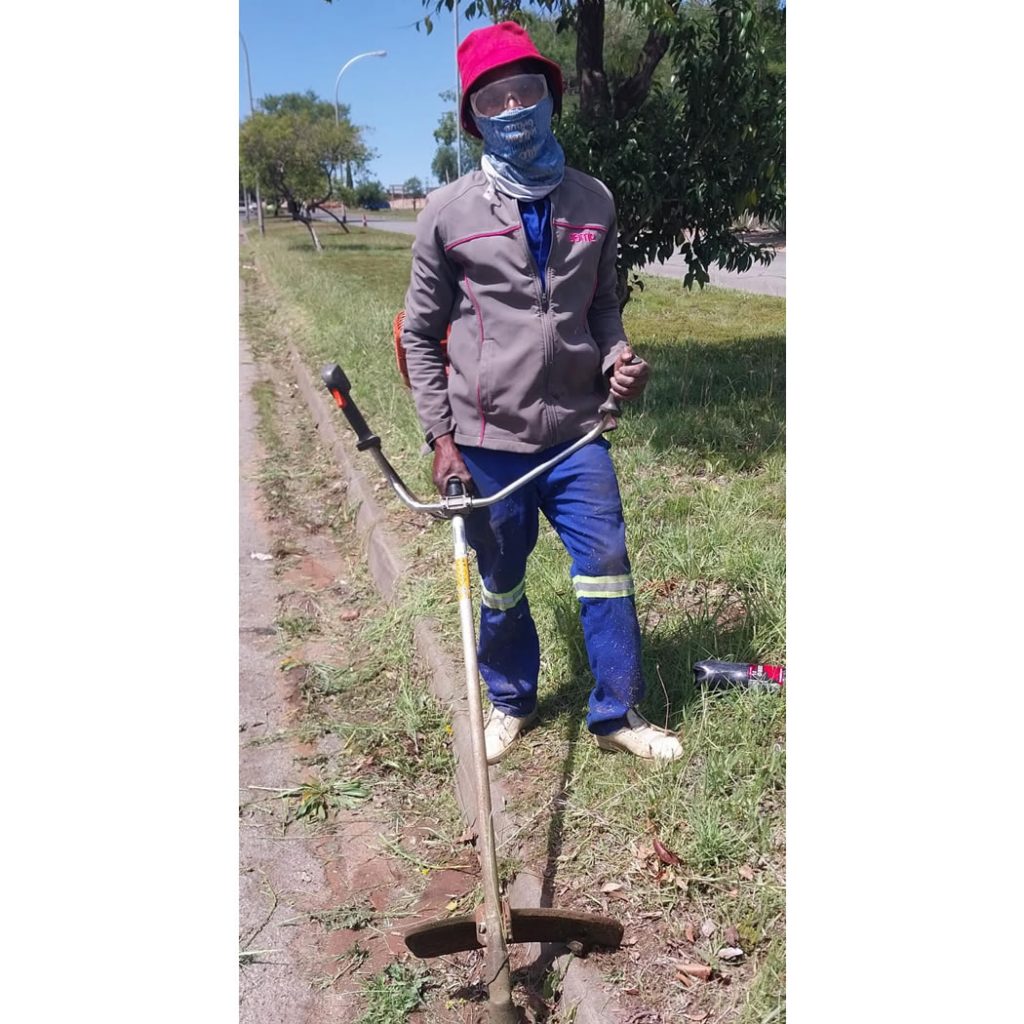 Cut & Cleaned Median & Curbs - van Schalkwyk Str