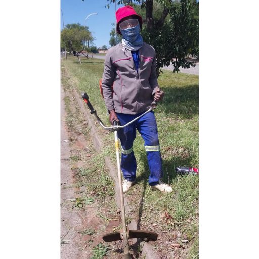 Cut & Cleaned Median & Curbs - van Schalkwyk Str